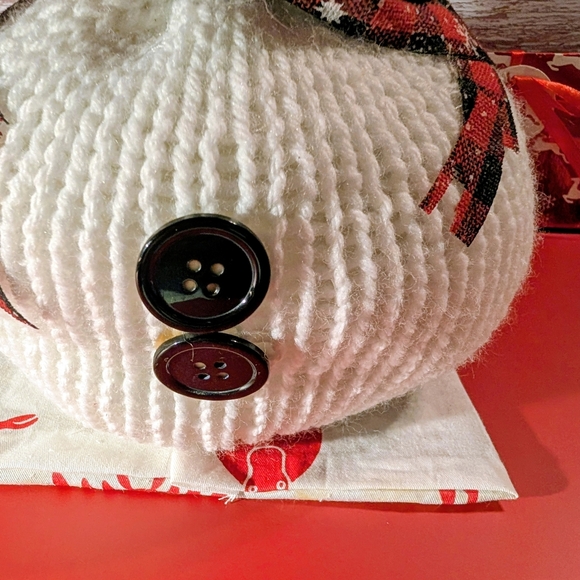 ☃️☃️☃️13x8 Handmade Knit Snowman with Red Hat and Scarf - Picture 6 of 10